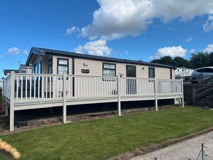 2 Bedroom Mobile/park Home For Sale In Gwespyr, Holywell, CH8