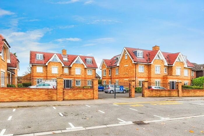 2 Bedroom Flat To Rent In High Street, Iver, SL0