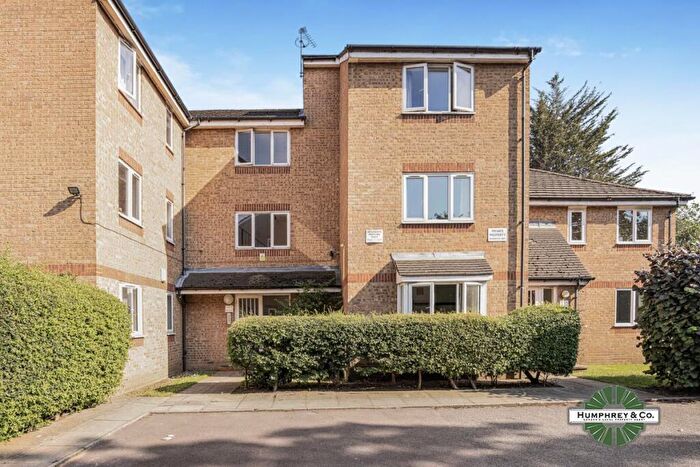 1 Bedroom Flat To Rent In Greenacre Gardens, London, E17