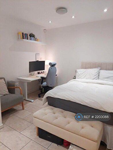 2 Bedroom Flat To Rent In City Road, London, EC1V