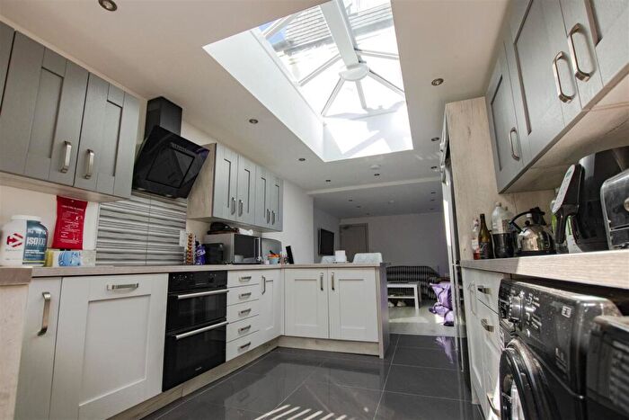 5 Bedroom House To Rent In Holly Grove, Hubert Road, Birmingham, West Midlands, B29