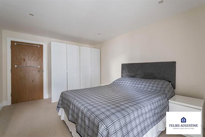 1 Bedroom Flat To Rent In Deals Gateway, London, SE13