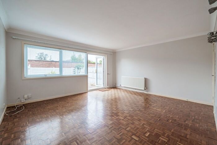 3 Bedroom Terraced House For Sale In Grove Road, Shepperton, TW17