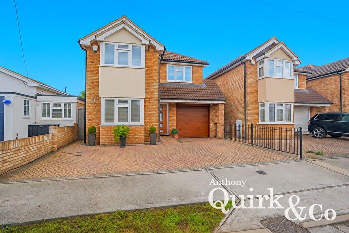 4 Bedroom Detached House For Sale In Church Parade, Canvey Island, SS8