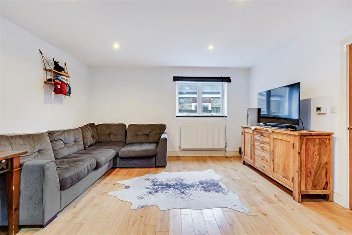 2 Bedroom Property To Rent In Arthur Road, London, SW19