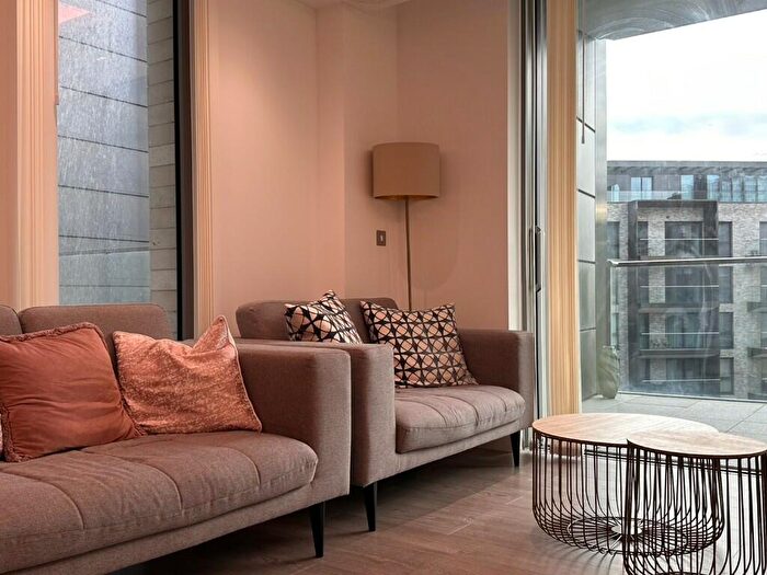 2 Bedroom Flat To Rent In Place, London, EC1V