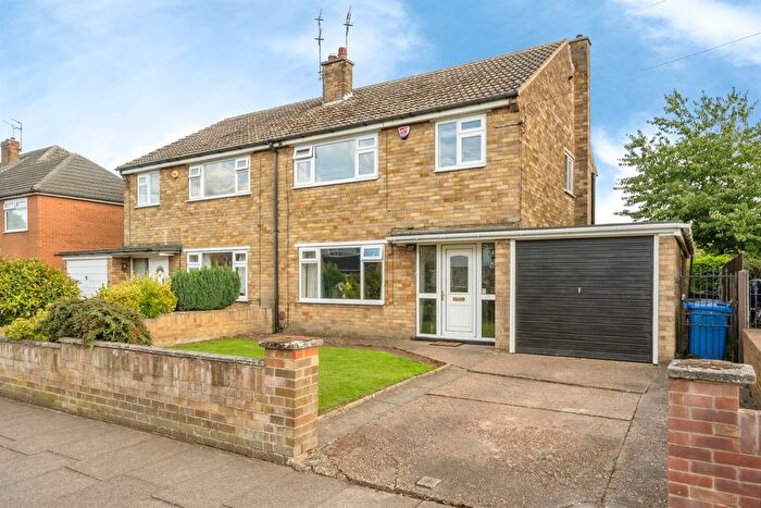 3 Bedroom Semi-Detached House For Sale In Fernhurst Road, Wheatley Hills, Doncaster, DN2