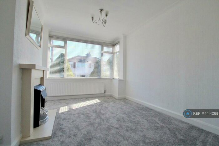 3 Bedroom Semi-Detached House To Rent In Vesper Gate Crescent, Leeds, LS5