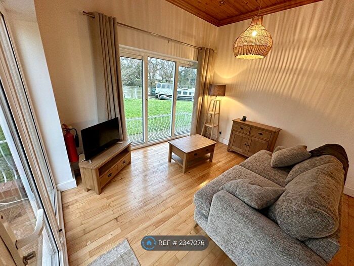 1 Bedroom Flat To Rent In Hamhaugh Island, Shepperton, TW17
