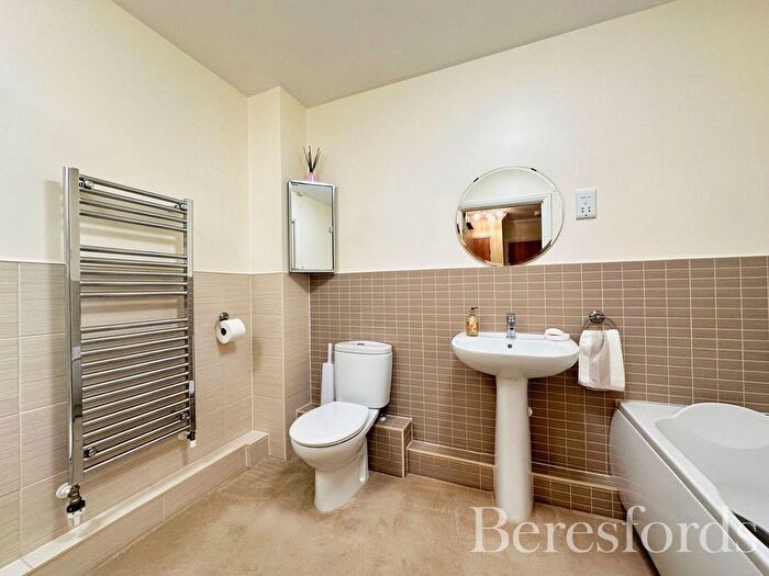 1 Bedroom Flat For Sale In Hornchurch Road, Hornchurch, RM12