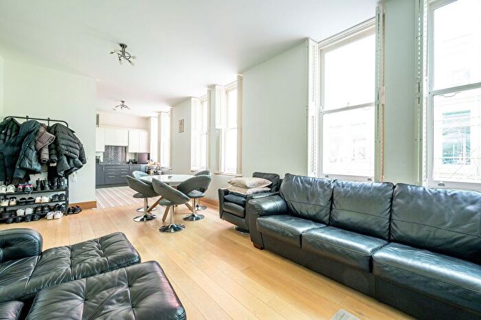 3 Bedroom Maisonette For Sale In Shaftesbury Avenue, Covent Garden, London, WC2H