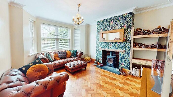 4 Bedroom Semi-Detached House To Rent In Llwynderw Rd, Whitchurch, Cardiff, CF14
