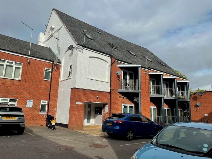 2 Bedroom Flat To Rent In The Courtyard, Wellington Street, Kettering, Northamptonshire., NN16