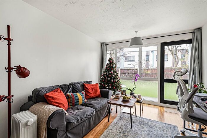 1 Bedroom Flat To Rent In Fairlea Place, Ealing, W5