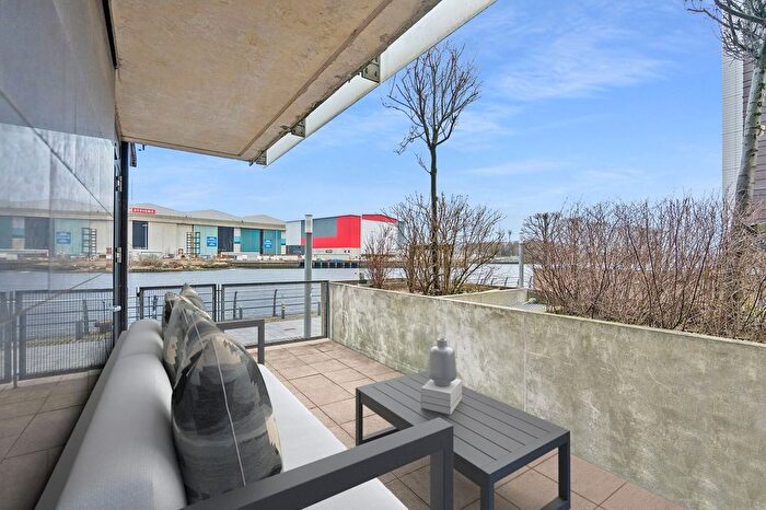 2 Bedroom Flat For Sale In Meadowside Quay Walk, Glasgow Harbour, G11