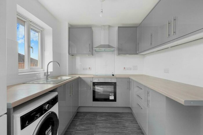 2 Bedroom Flat To Rent In Culpepper Close, London, N18
