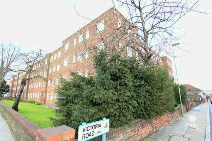 2 Bedroom Flat To Rent In Burnham Court, London, NW4