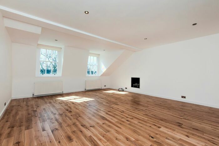 2 Bedroom Flat To Rent In Gledhow Gardens, South Kensington, London, SW5