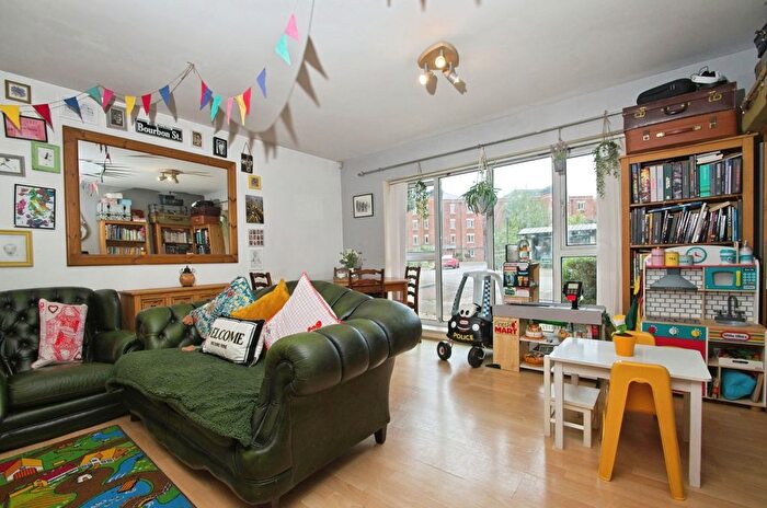 2 Bedroom Flat For Sale In Adventurers Quay, Cardiff, South Glamorgan, CF10