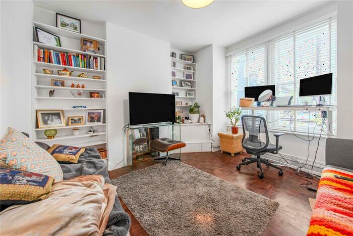 2 Bedroom Flat To Rent In Dorothy Road, London, SW11