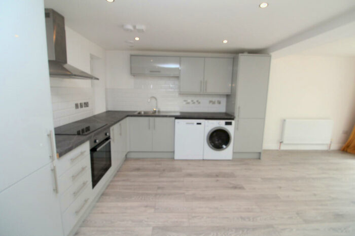 2 Bedroom Apartment To Rent In Maple Road, Penge, SE20