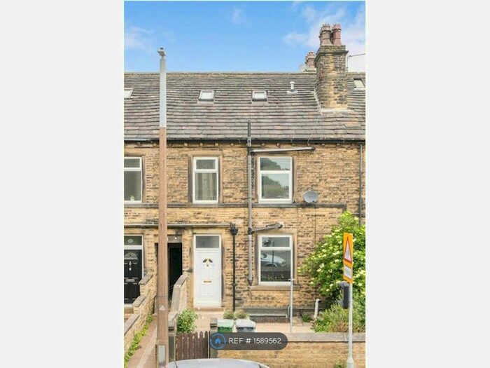 3 Bedroom Terraced House To Rent In West Street, Huddersfield, HD3