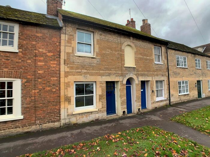 2 Bedroom Cottage To Rent In Church Street, Market Deeping, Peterborough, PE6