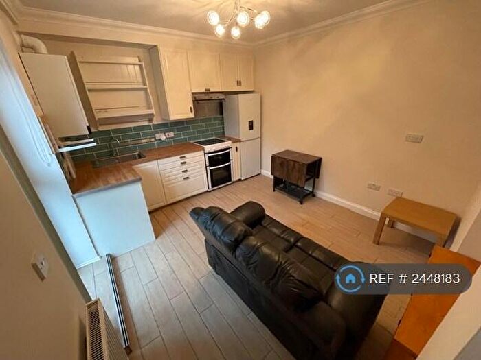 1 Bedroom Flat To Rent In Euclid Street, Swindon, SN1