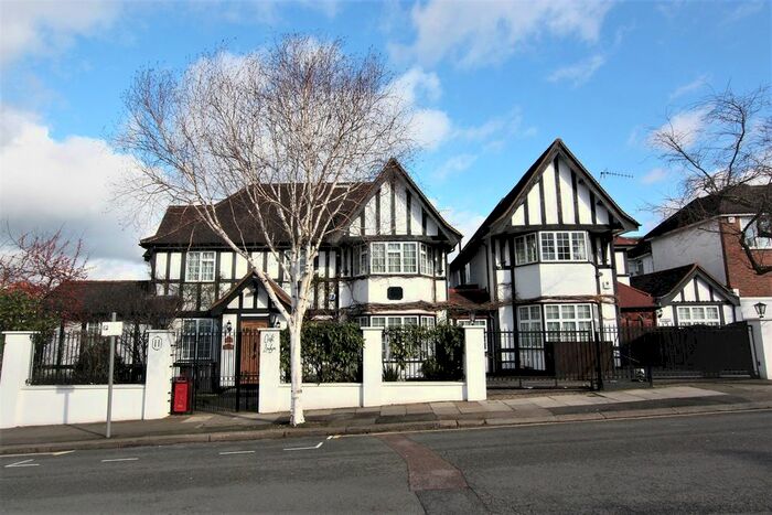 5 Bedroom Semi-Detached House To Rent In Western Avenue, Golders Green, NW11
