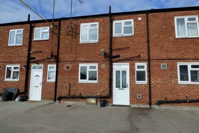 2 Bedroom Maisonette To Rent In Crockhamwell Road, Woodley, RG5
