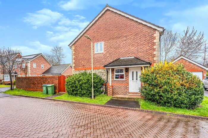 3 Bedroom Detached House To Rent In Fitzgerald Close, Whiteley, Fareham, Hampshire, PO15