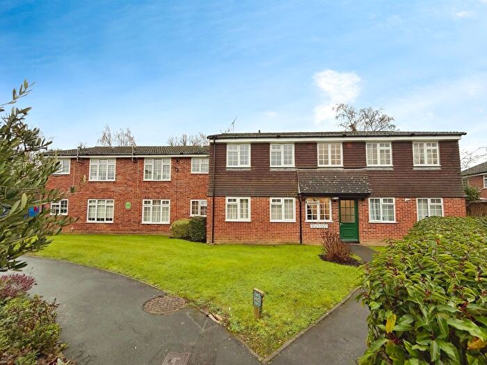 1 Bedroom Flat For Sale In Englefield, Horsham, West Sussex, RH12