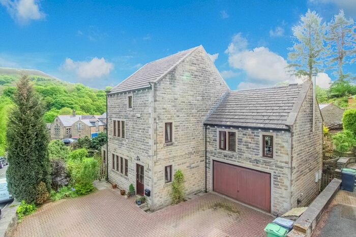 4 Bedroom Detached House For Sale In Maingate, Hepworth, Holmfirth, HD9