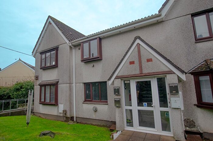 2 Bedroom Flat To Rent In Fernleigh Gardens, Wadebridge, PL27