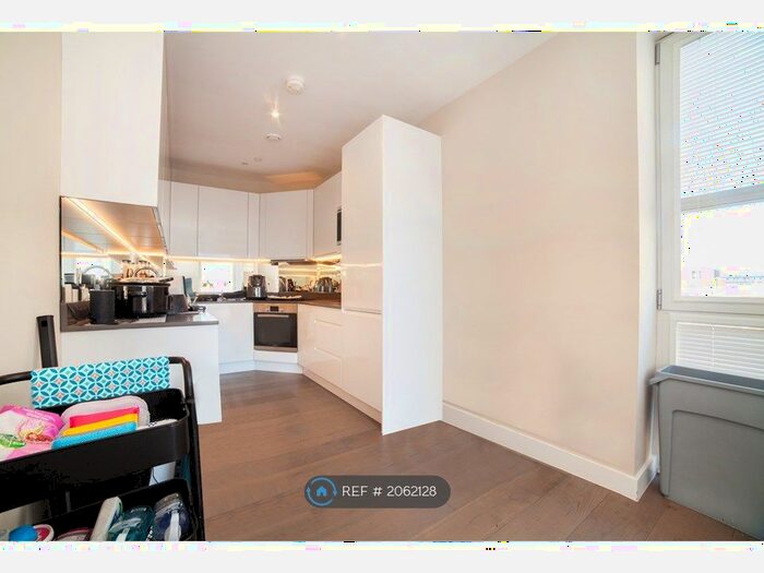 2 Bedroom Flat To Rent In Broadway House, Bromley, BR1