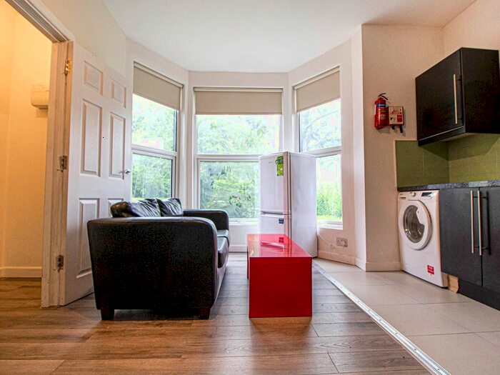 Studio To Rent In St. Johns Terrace, Hyde Park, Leeds, LS3