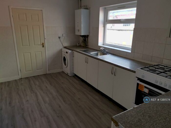 4 Bedroom End Of Terrace House To Rent In Algernon Road, Birmingham, B16