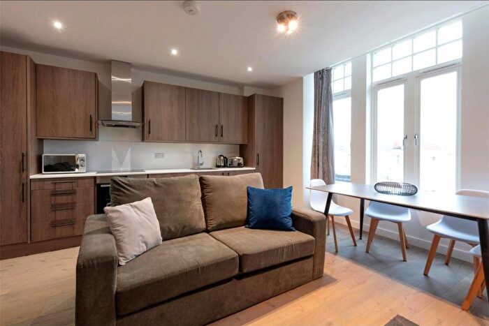 2 Bedroom Flat To Rent In Frobisher Road, Harringay, London, N8