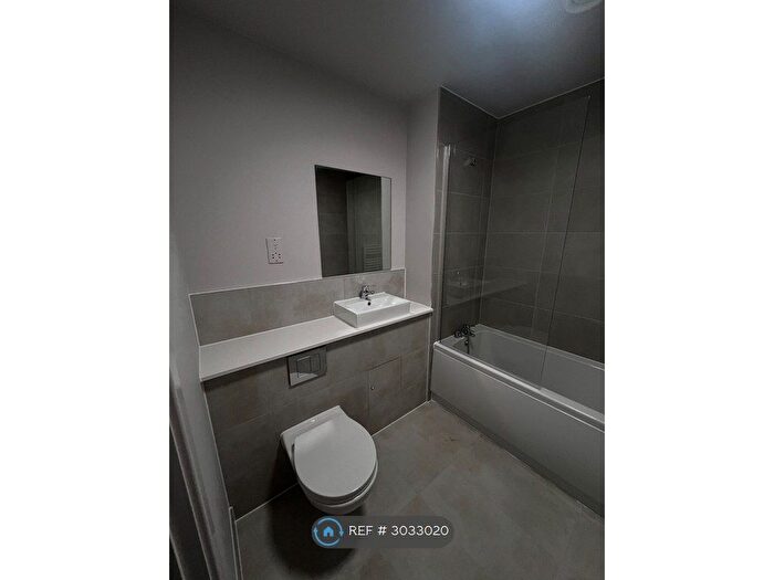 2 Bedroom Flat To Rent In Trafford Gardens, Manchester, M16