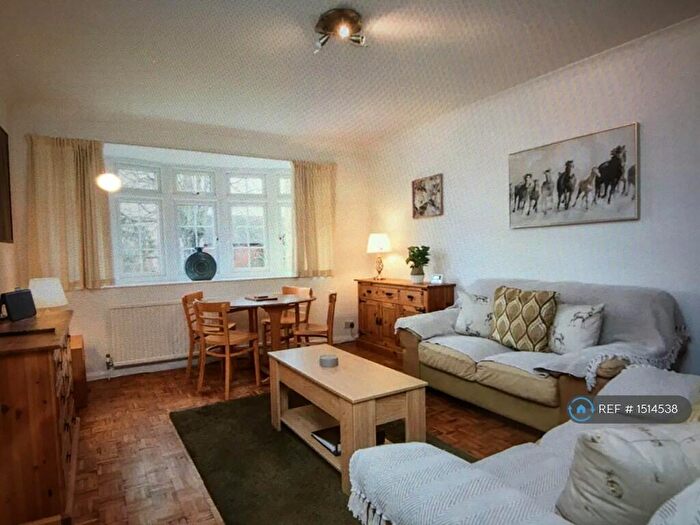 2 Bedroom Flat To Rent In West Road, Maidenhead, SL6