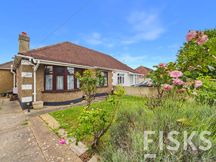 2 Bedroom Bungalow For Sale In Southwold Crescent, Benfleet, SS7