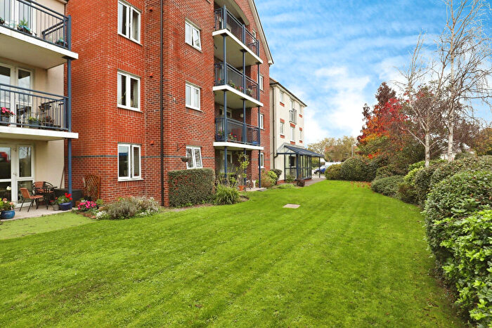 1 Bedroom Apartment To Rent In Stour Road, Christchurch, BH23