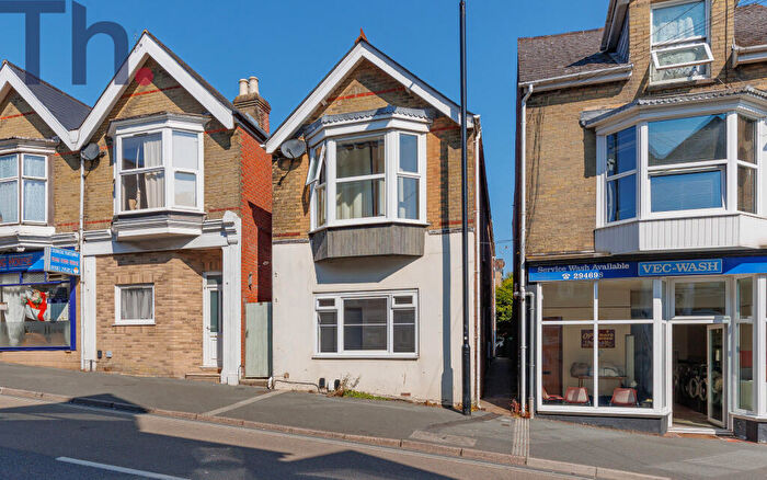2 Bedroom Flat For Sale In Cowes, Isle Of Wight, PO31
