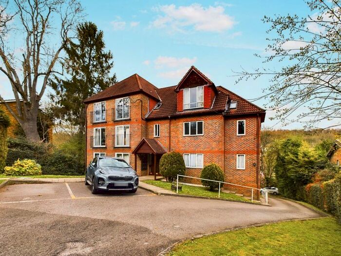 2 Bedroom Flat To Rent In Valley Road, Kenley, CR8