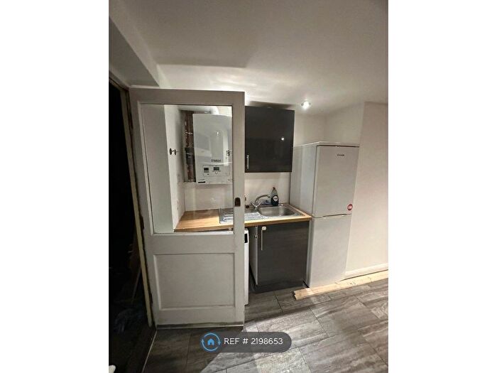 2 Bedroom Semi-Detached House To Rent In Newmarket Road, Cambridge, CB5