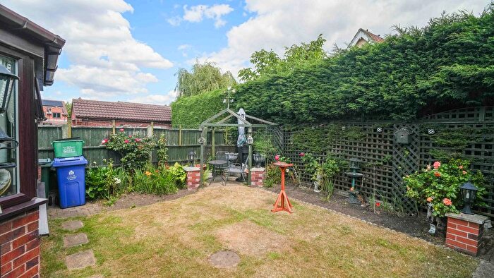 2 Bedroom Bungalow For Sale In Church Field Road, Rossington, DN11