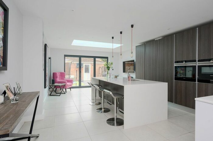 3 Bedroom End Of Terrace House To Rent In Rosslyn Park, Weybridge, KT13