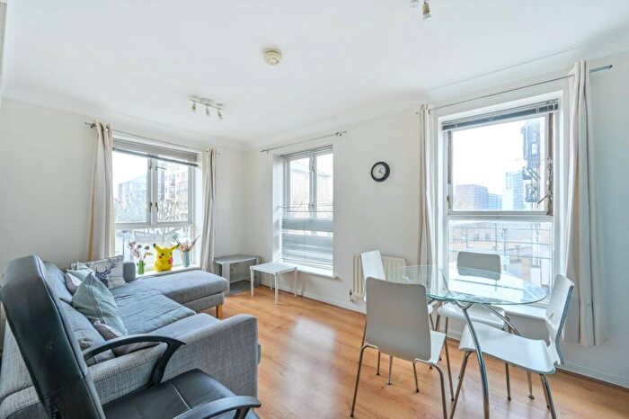 2 Bedroom Flat To Rent In North Lodge, Royal Docks, London, E16