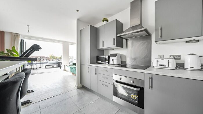 1 Bedroom Flat For Sale In Southville Road, Feltham, TW14