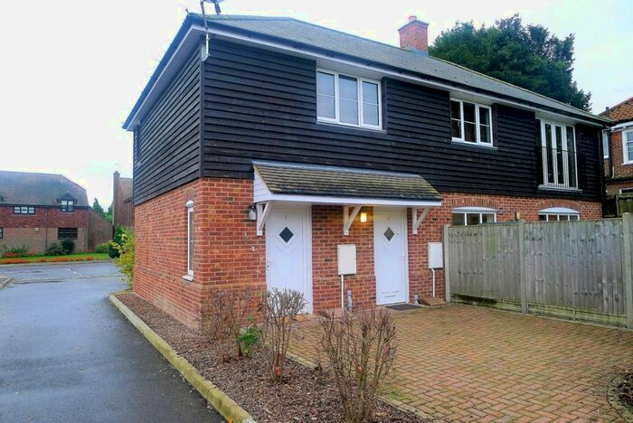 2 Bedroom Maisonette To Rent In Vicarage Court, Newington, Sittingbourne, ME9
